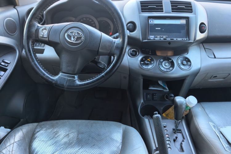 Used Toyota RAV4 2011 2.4L Automatic 4x4 Luxury Edition Center Console