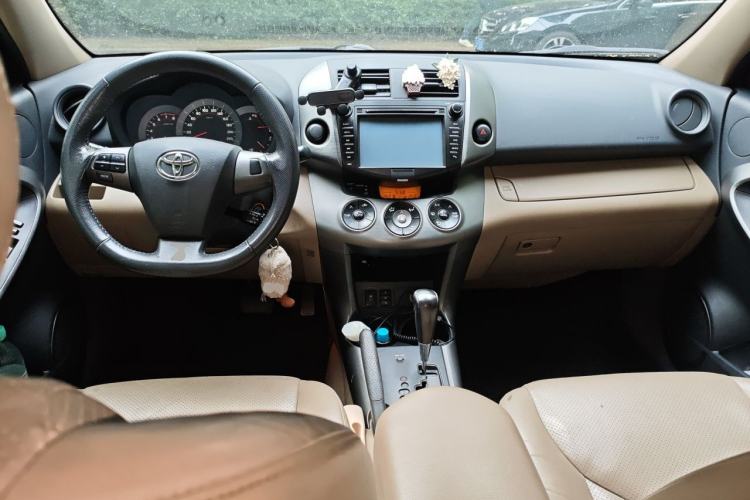 Used Toyota RAV4 2011 2.0L Automatic Luxury Edition Center Console