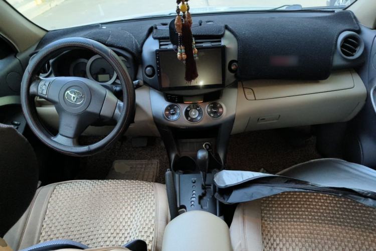Used Toyota RAV4 2011 2.0L Automatic Classic Edition Center Console