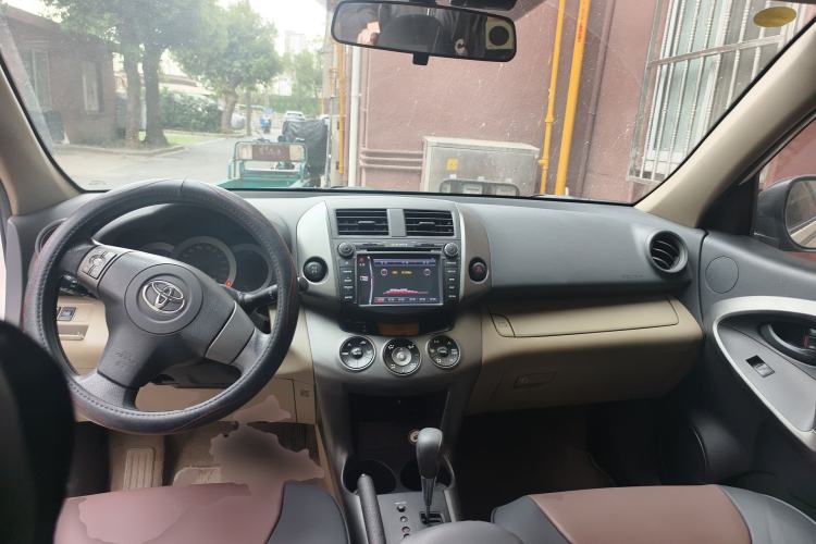 Used Toyota RAV4 2011 2.0L Automatic 4x4 Edition Center Console