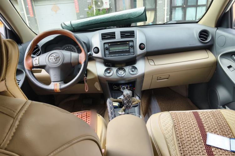 Used Toyota RAV4 2011 2.0L Automatic Classic Edition Center Console