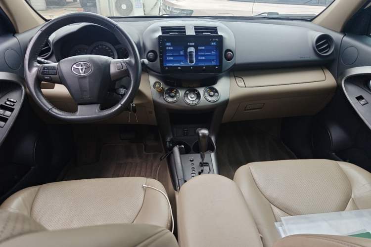Used Toyota RAV4 2011 2.4L Automatic 4x4 Luxury Edition Center Console