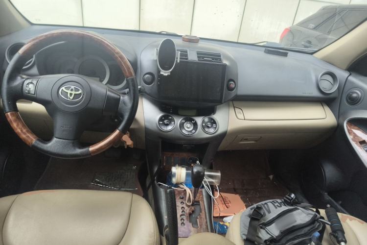 Used Toyota RAV4 2011 2.0L Automatic Classic Edition Center Console