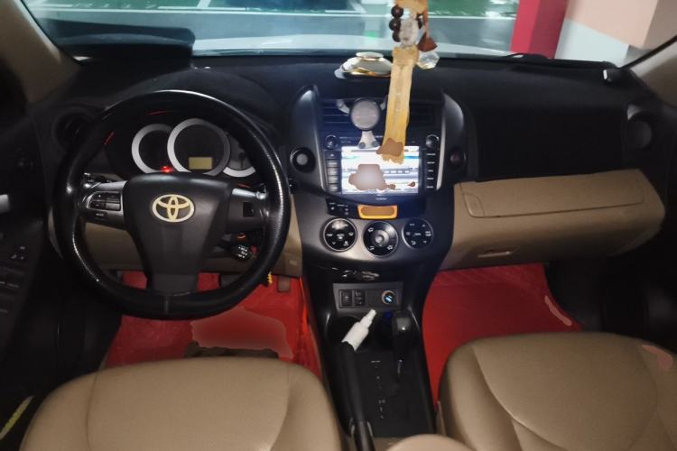 Used Toyota RAV4 2011 2.0L Automatic Luxury Edition Center Console