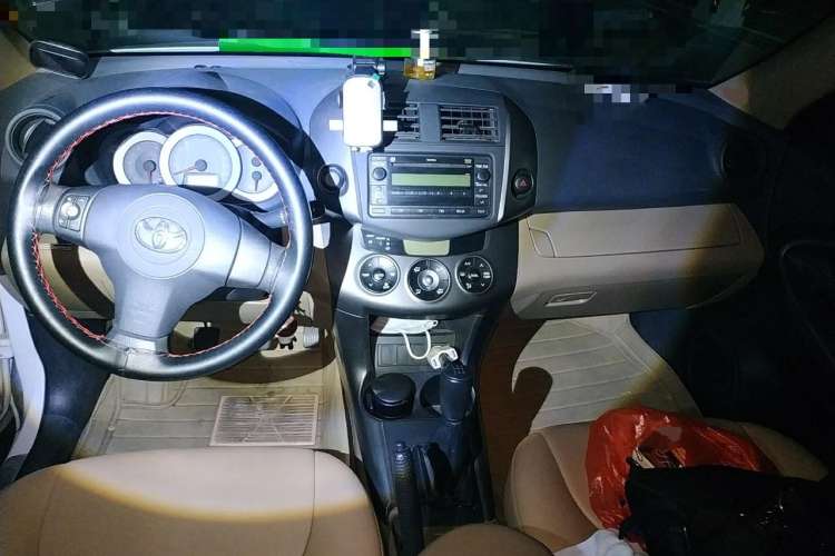Used Toyota RAV4 2011 2.0L Manual Classic Edition Center Console