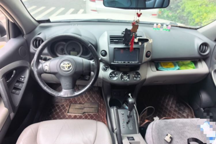 Used Toyota RAV4 2011 2.4L Automatic 4x4 Supreme Navigation Edition Center Console