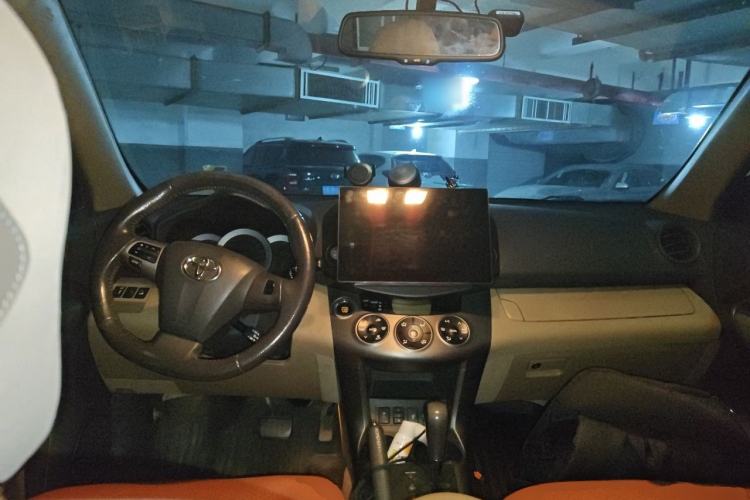 Used Toyota RAV4 2011 2.4L Automatic 4x4 Supreme Edition Center Console