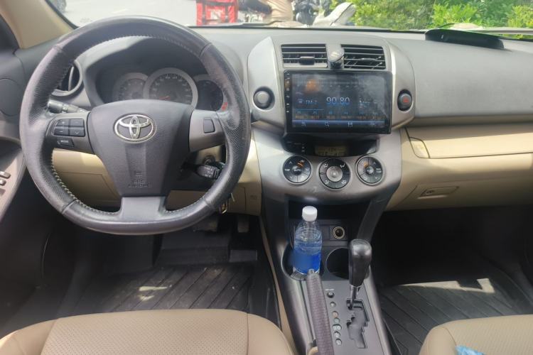 Used Toyota RAV4 2011 2.0L Automatic Luxury Edition Center Console