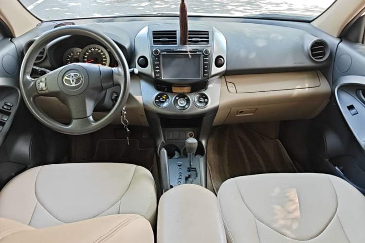 Used Toyota RAV4 2011 2.0L Automatic Classic Edition Center Console