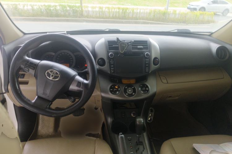 Used Toyota RAV4 2011 2.4L Automatic 4x4 Luxury Edition Center Console