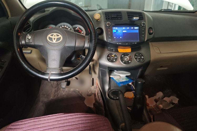 Used Toyota RAV4 2011 2.0L Manual Classic Edition Center Console