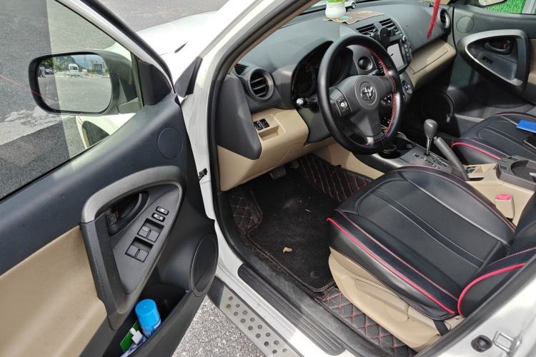 Used Toyota RAV4 2011 2.0L Automatic Classic Edition Driver Seat