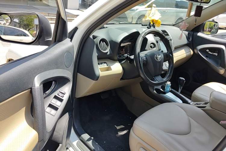 Used Toyota RAV4 2011 2.4L Automatic 4x4 Supreme Navigation Edition Driver Seat