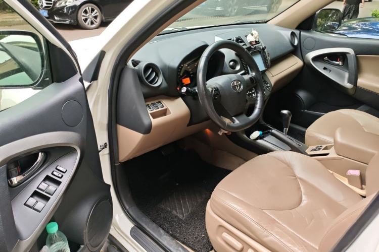 Used Toyota RAV4 2011 2.0L Automatic Luxury Edition Driver Seat