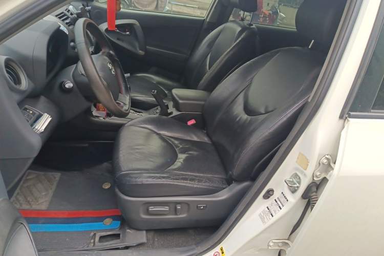 Used Toyota RAV4 2011 2.4L Automatic 4x4 Luxury Edition Driver Seat