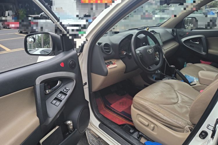 Used Toyota RAV4 2011 2.0L Automatic Luxury Edition Driver Seat