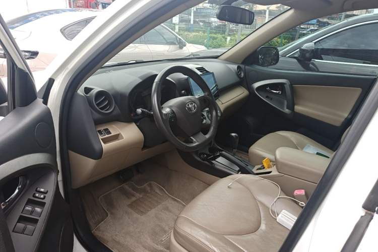 Used Toyota RAV4 2011 2.4L Automatic 4x4 Luxury Edition Driver Seat