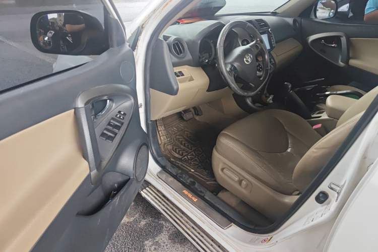 Used Toyota RAV4 2011 2.4L Automatic 4x4 Luxury Edition Driver Seat