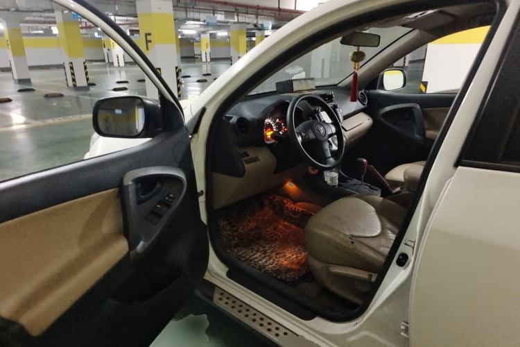 Used Toyota RAV4 2011 2.0L Automatic Classic Edition Driver Seat