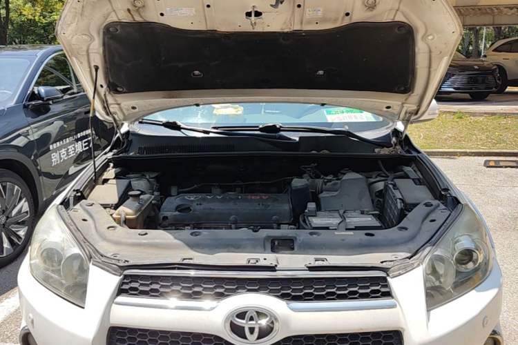 Used Toyota RAV4 2011 2.4L Automatic 4x4 Supreme Navigation Edition Engine Bay