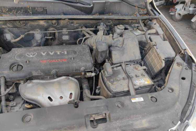 Used Toyota RAV4 2011 2.0L Automatic 4x4 Edition Engine Bay Left