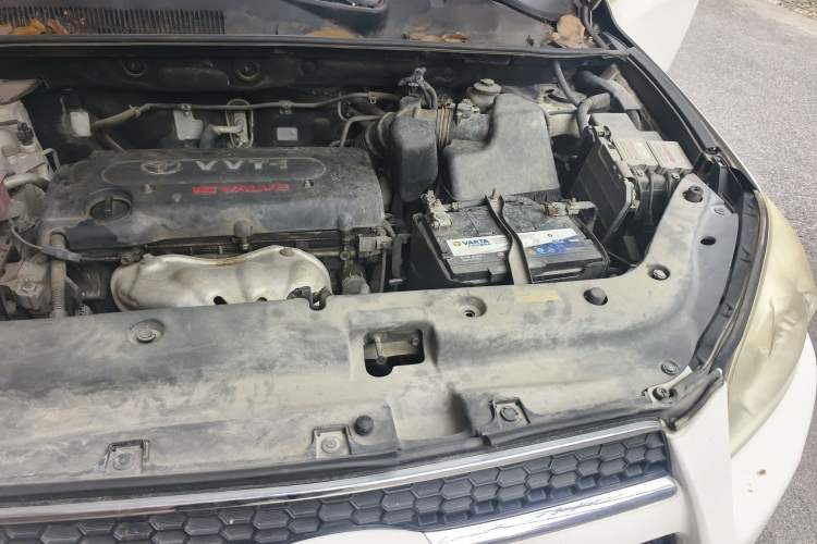 Used Toyota RAV4 2011 2.0L Automatic 4x4 Edition Engine Bay Left