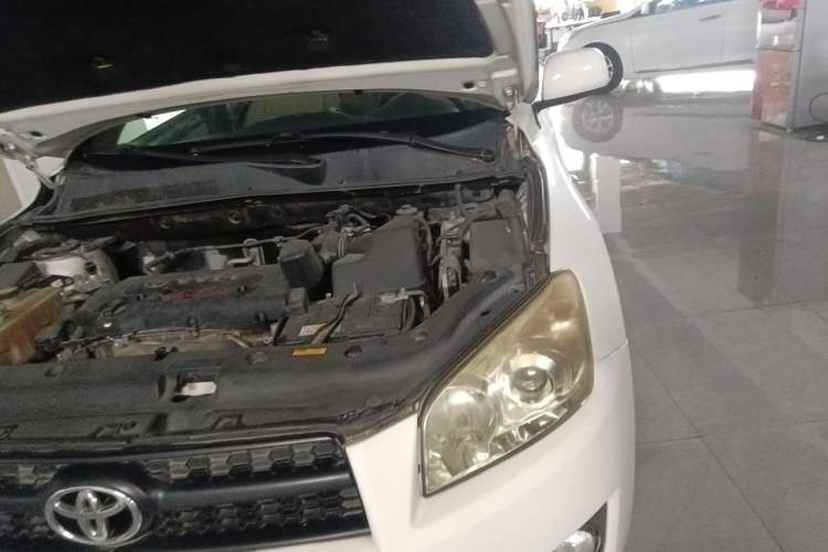 Used Toyota RAV4 2011 2.0L Automatic Classic Edition Engine Bay Left