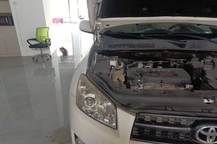Used Toyota RAV4 2011 2.0L Automatic Classic Edition Engine Bay Right