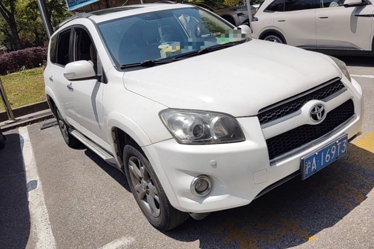 Used Toyota RAV4 2011 2.4L Automatic 4x4 Supreme Navigation Edition Front Right 45 Deg