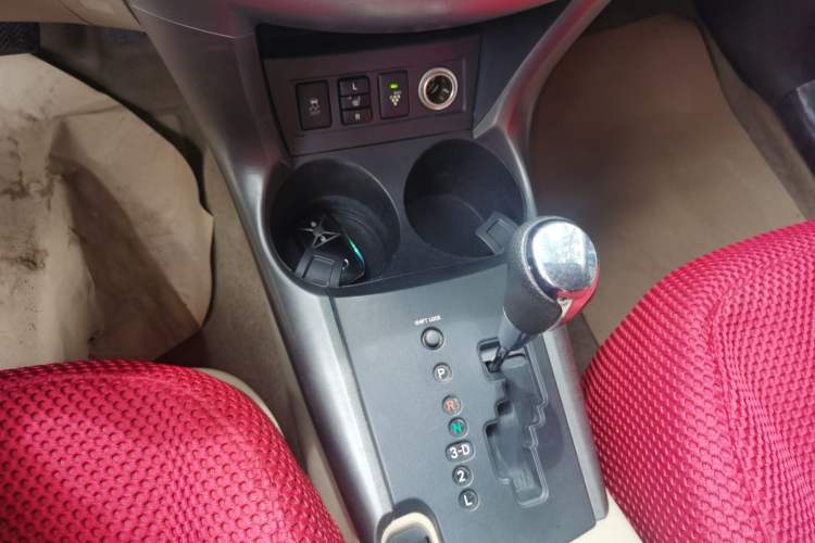 Used Toyota RAV4 2011 2.4L Automatic 4x4 Supreme Navigation Edition Gear Lever