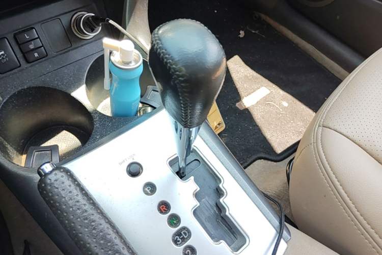 Used Toyota RAV4 2011 2.4L Automatic 4x4 Supreme Navigation Edition Gear Lever