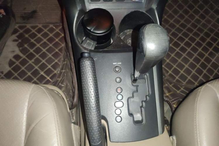 Used Toyota RAV4 2011 2.4L Automatic 4x4 Supreme Navigation Edition Gear Lever