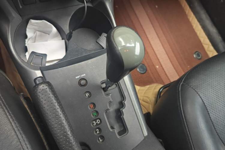 Used Toyota RAV4 2011 2.4L Automatic 4x4 Luxury Edition Gear Lever