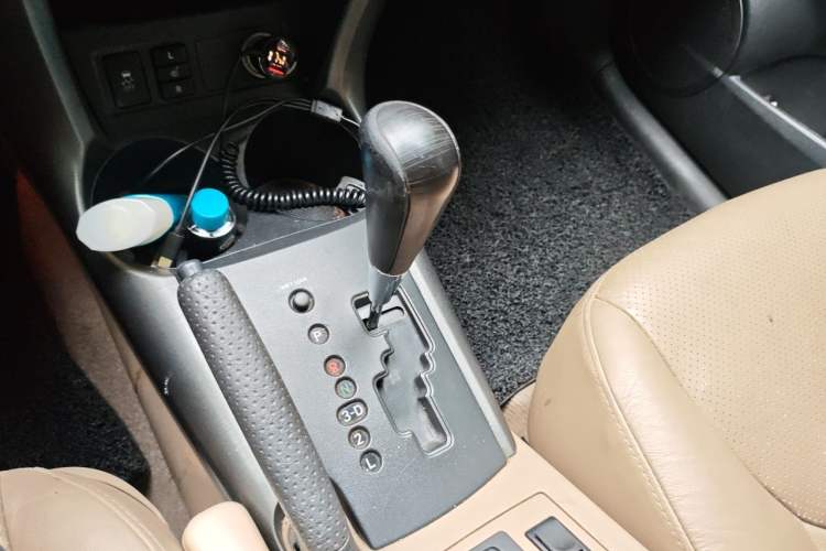 Used Toyota RAV4 2011 2.0L Automatic Luxury Edition Gear Lever
