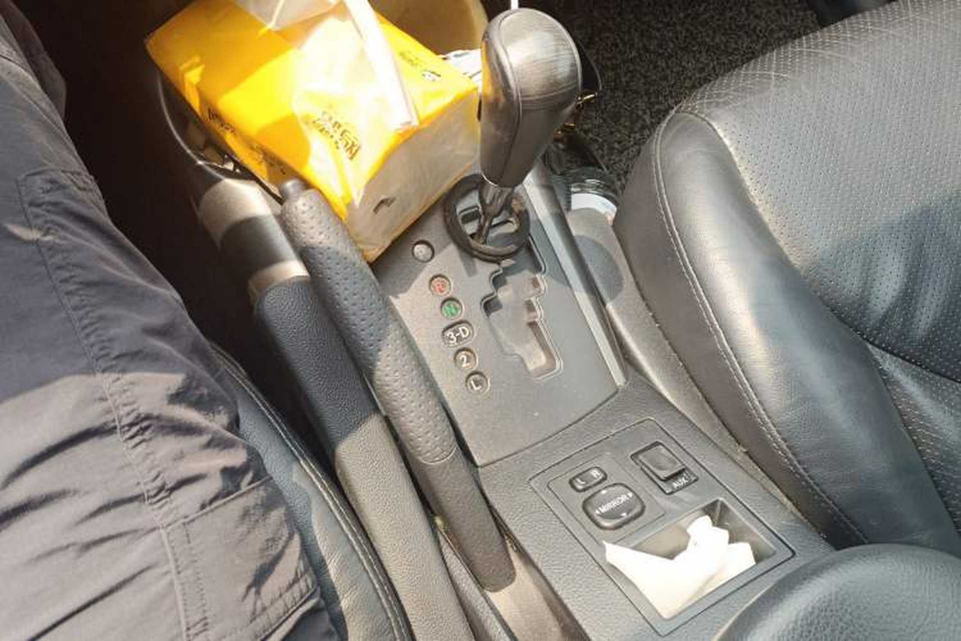 Used Toyota RAV4 2011 2.4L Automatic 4x4 Luxury Edition Gear Lever