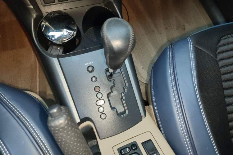 Used Toyota RAV4 2011 2.4L Automatic 4x4 Luxury Edition Gear Lever