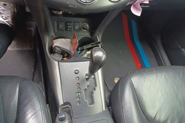 Used Toyota RAV4 2011 2.4L Automatic 4x4 Luxury Edition Gear Lever