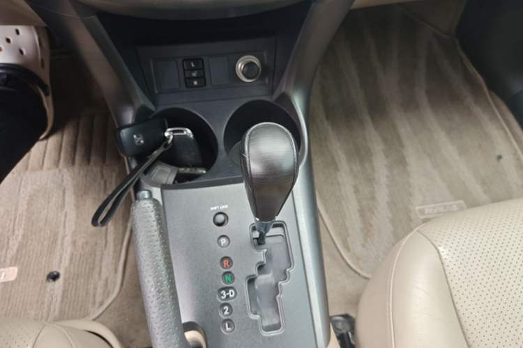 Used Toyota RAV4 2011 2.4L Automatic 4x4 Luxury Edition Gear Lever