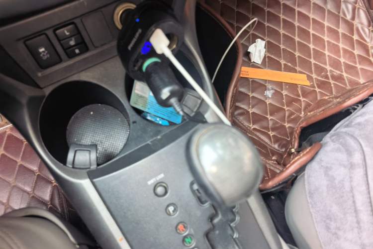 Used Toyota RAV4 2011 2.4L Automatic 4x4 Supreme Navigation Edition Gear Lever