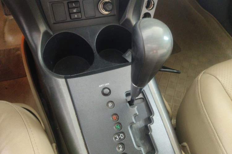Used Toyota RAV4 2011 2.4L Automatic 4x4 Luxury Edition Gear Lever