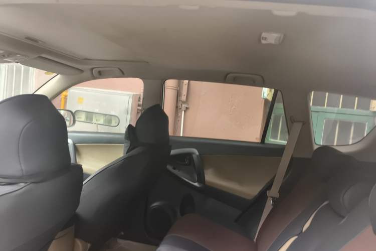 Used Toyota RAV4 2011 2.0L Automatic 4x4 Edition Headliner