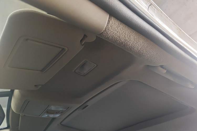 Used Toyota RAV4 2011 2.4L Automatic 4x4 Luxury Edition Headliner