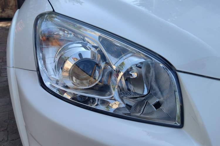 Used Toyota RAV4 2011 2.0L Automatic 4x4 Edition Right Front Headlight