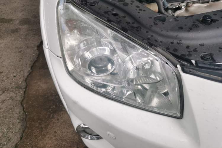 Used Toyota RAV4 2011 2.4L Automatic 4x4 Supreme Navigation Edition Right Front Headlight