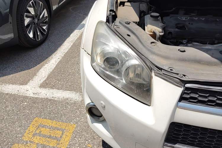 Used Toyota RAV4 2011 2.4L Automatic 4x4 Supreme Navigation Edition Right Front Headlight