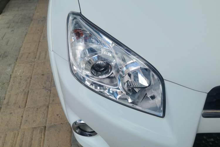 Used Toyota RAV4 2011 2.0L Automatic 4x4 Edition Right Front Headlight