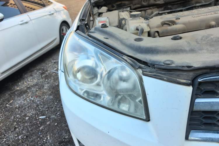 Used Toyota RAV4 2011 2.4L Automatic 4x4 Luxury Edition Right Front Headlight