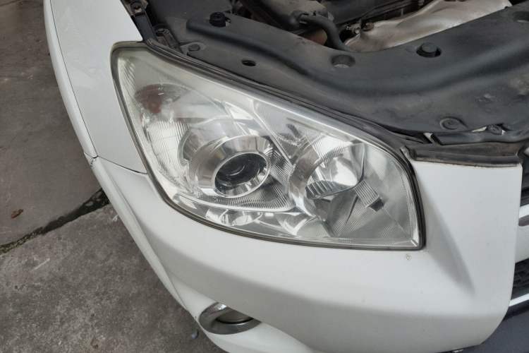 Used Toyota RAV4 2011 2.4L Automatic 4x4 Luxury Edition Right Front Headlight