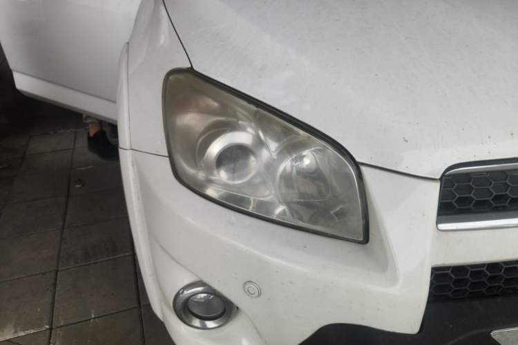 Used Toyota RAV4 2011 2.4L Automatic 4x4 Luxury Edition Right Front Headlight