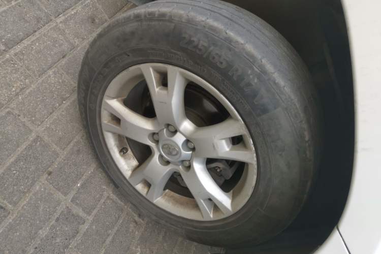 Used Toyota RAV4 2011 2.0L Automatic Luxury Edition Right Front Wheel Hub